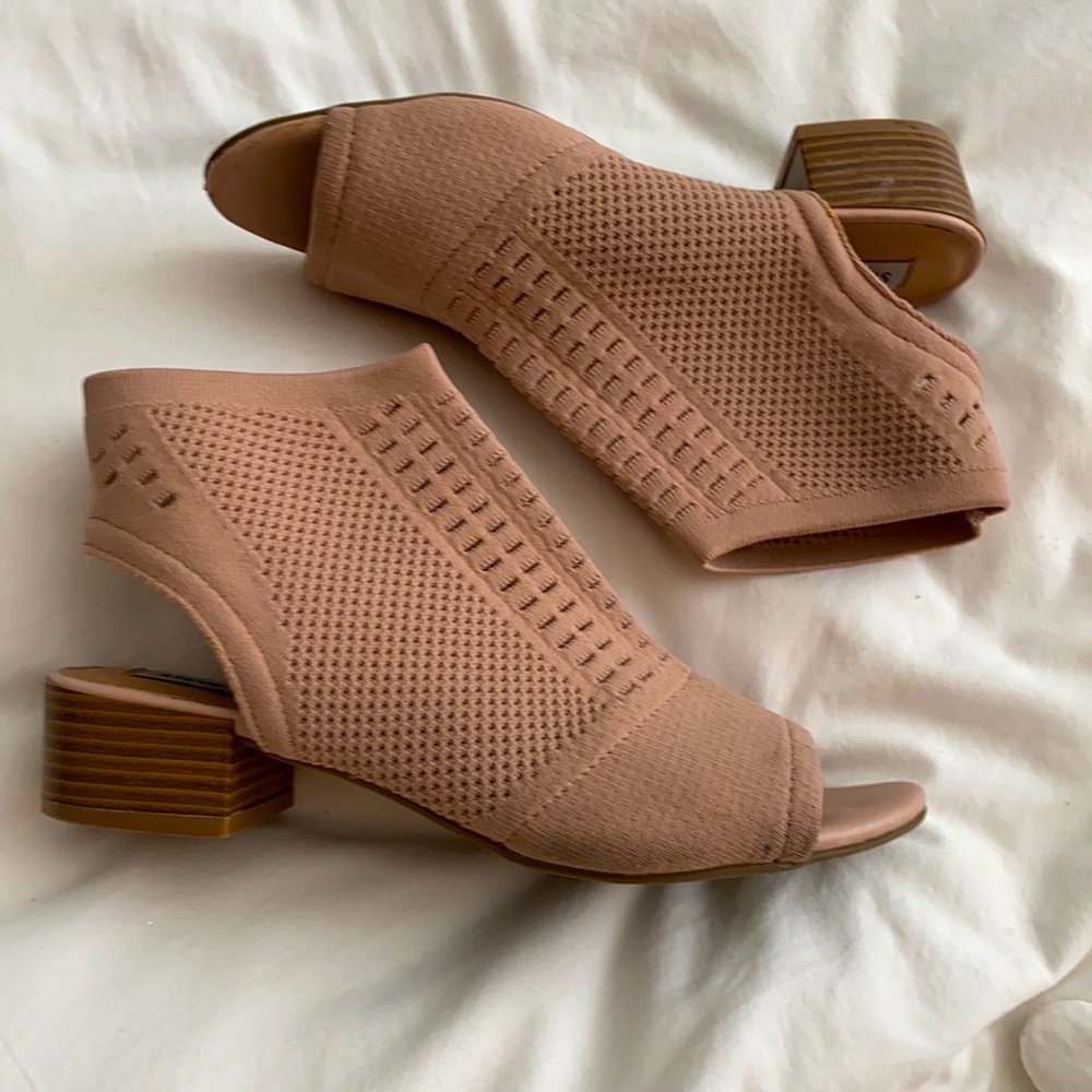 Steve Madden sandals for tween!